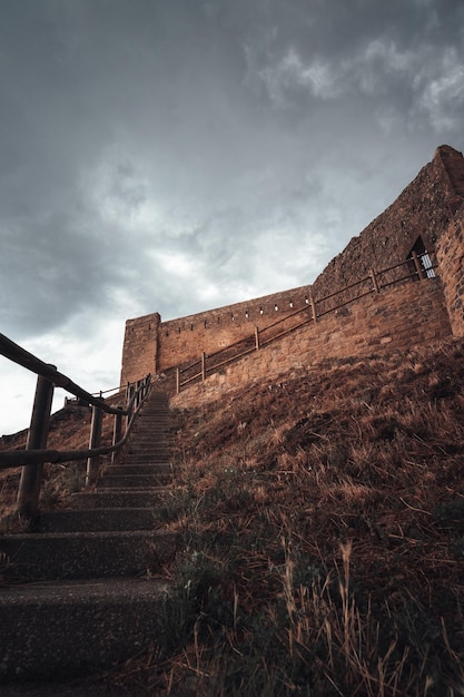 zamek san Vicente de la sonsierra la rioja hiszpania tylne wejście