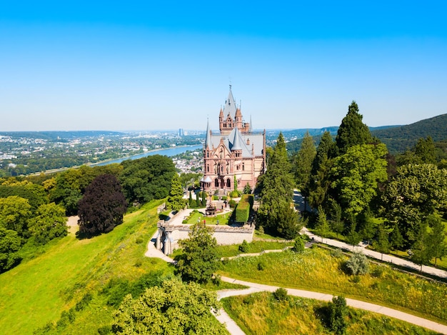 Zamek Schloss Drachenburg niedaleko Bonn