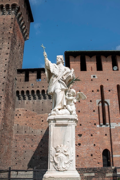 Zamek Sforzów Castello Sforzesco w Mediolanie we Włoszech