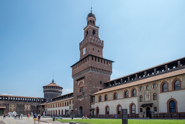 Zamek Sforzów Castello Sforzesco w Mediolanie we Włoszech