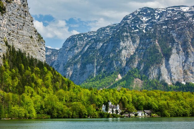 Zamek w Hallstatter Zobacz jezioro górskie w Austrii