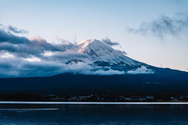 Zamknij Górę Fuji Od Strony Jeziora Kawaguchi, Widok Na Mt Fuji Od Strony Jeziora