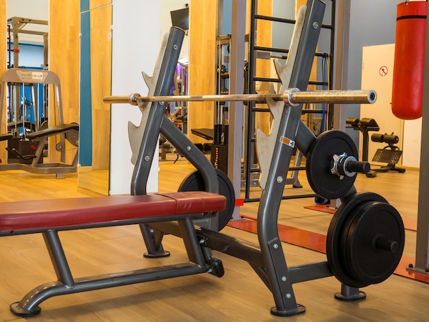 Zamknij się obraz sprzętu fitness w naleśnikach gymbarbellbarbell