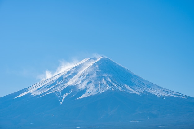 Zdjęcie zamknij widok na górę fuji w yamanachi w japonii.