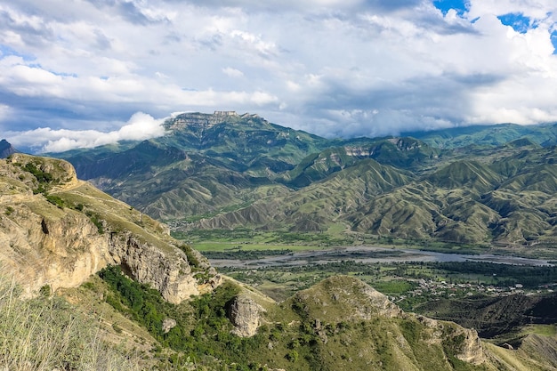 Zapierający dech w piersiach widok na góry w Dagestanie Kaukaz Rosja 2021