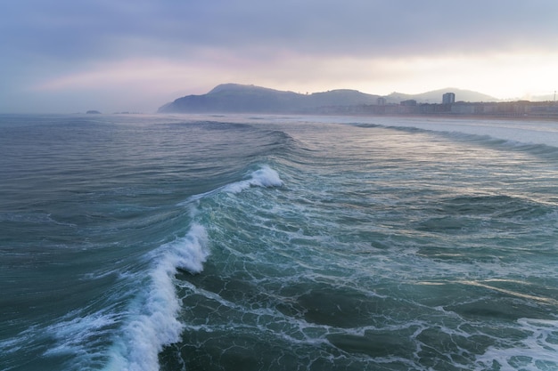 Zarautz Fale u wybrzeży Zarautz Kraj Basków