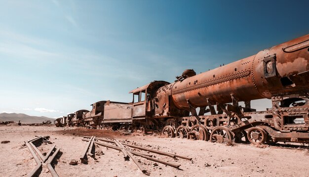 Zardzewiałe lokomotywy parowe w Boliwii