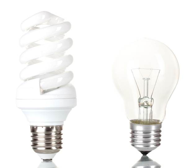 Żarówka i lampa energooszczędna na białym tle