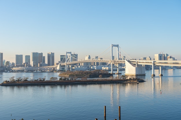 Zatoka Tokio Z Widokiem Na Rainbow Bridge W Mieście Tokio, Japonia.