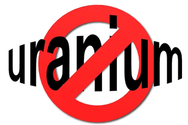 Zatrzymaj znak uranu na czerwono