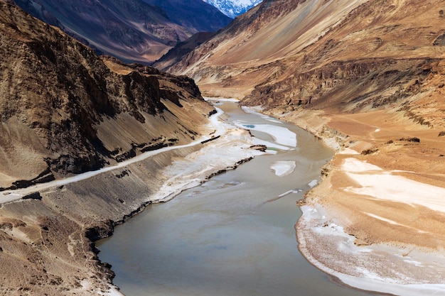 Zbieżność rzek Zanskar i Indus - Leh, Ladakh, Indie.