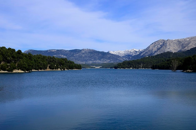 Zbiornik la bolera to zbiornik retencyjny zbudowany na rzece guadalentin