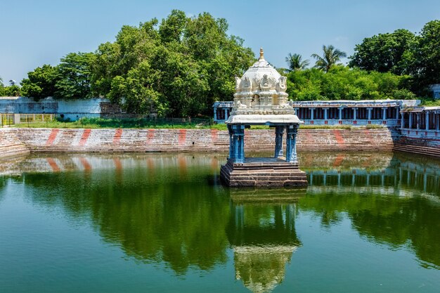 Zbiornik świątynny świątyni Ekambareswara Ekambareswarar w Kanchipuram, Tamil Nadu, Indie