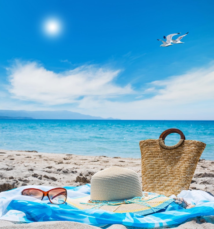 Zdjęcie zbliżenie akcesoriów plażowych na piasku