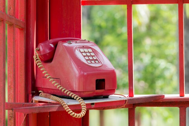 Zdjęcie zbliżenie budki telefonicznej