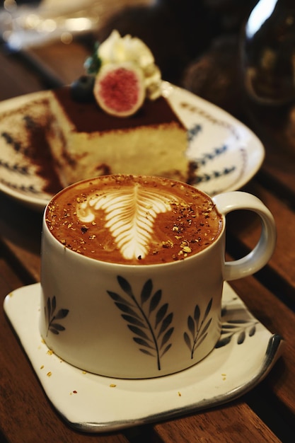 Zdjęcie zbliżenie cappuccino na stole