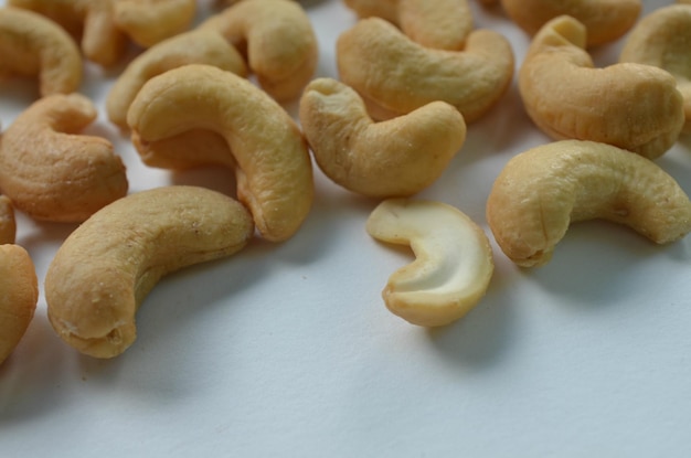 Zbliżenie cashewów na stole