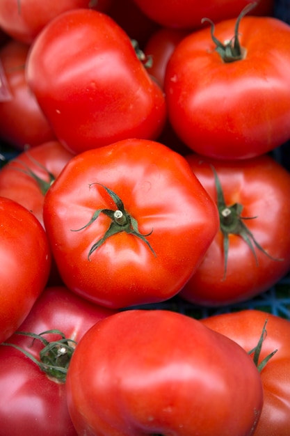 Zbliżenie czerwonego pomidora tła