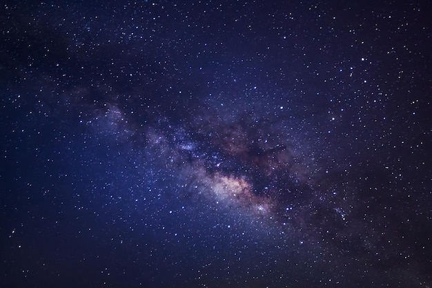 Zbliżenie fotografii Milky WayLong ekspozycji z ziarnem