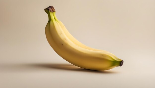 Zbliżenie izolowanego owocu bananowego z miękkim tłem