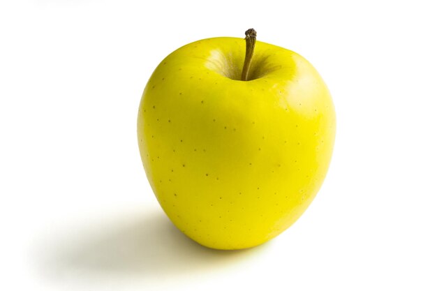 Zdjęcie zbliżenie jabłka na białym tle