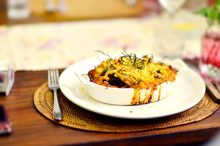 Zdjęcie zbliżenie jedzenia na stole w restauracji