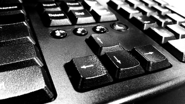 Zdjęcie zbliżenie klawiatury komputera
