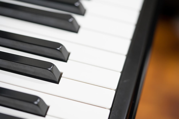 Zbliżenie klawiszy fortepianu