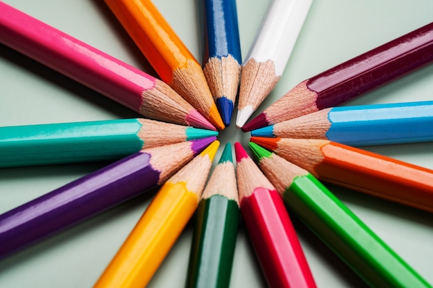 Zbliżenie kolor ołówka, powrót do koncepcji szkoły