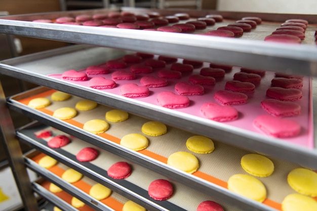 Zbliżenie Kolorowe Macarons Deser na Półce