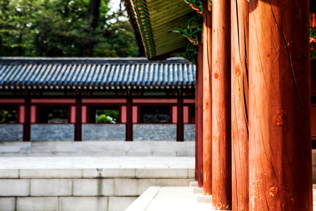 Zdjęcie zbliżenie kolumn w changdeokgung