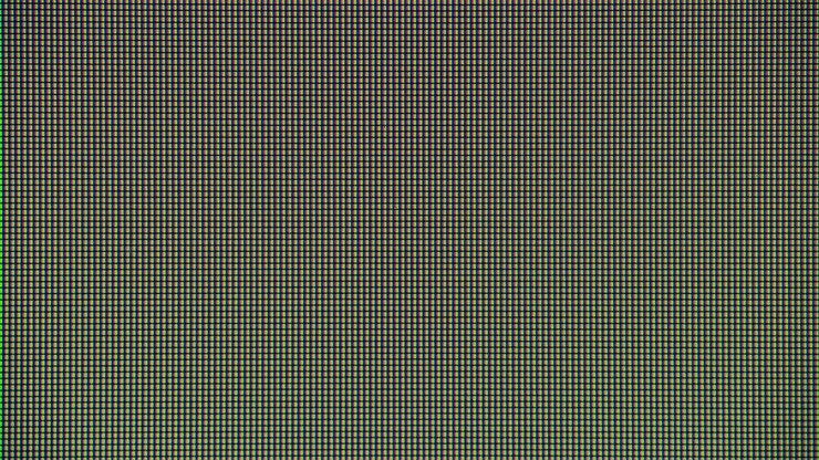 Zbliżenie LED zapala diodę LED z ekranu telewizora LED lub monitora LED.