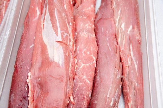 Zbliżenie marmurkowy stek z surowego mięsa