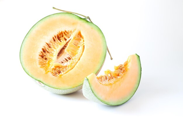 Zbliżenie melonu na białym tle