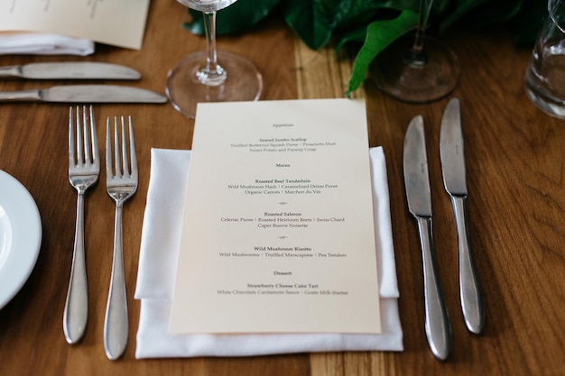 Zbliżenie menu na stole w restauracji