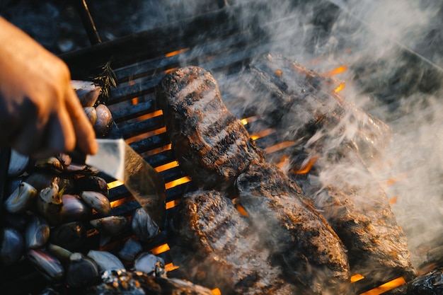 Zbliżenie mięsa na grillu