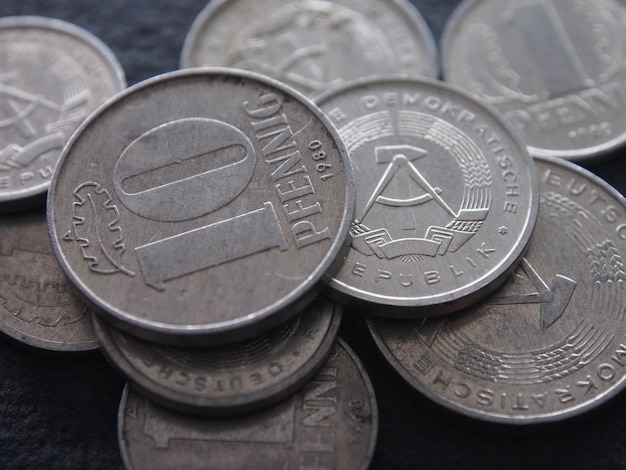 Zdjęcie zbliżenie monet na stole