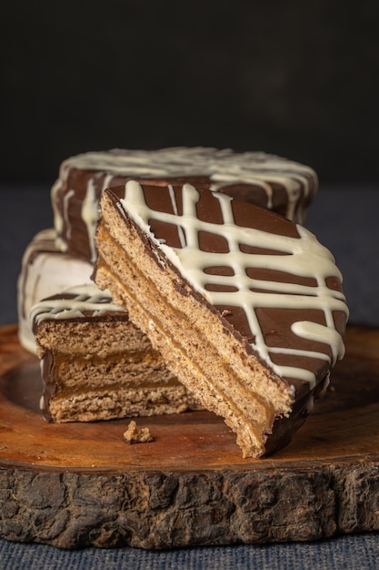 Zbliżenie Na Alfajor Przecięty Na Pół Typowy Cukierek Z Argentyny