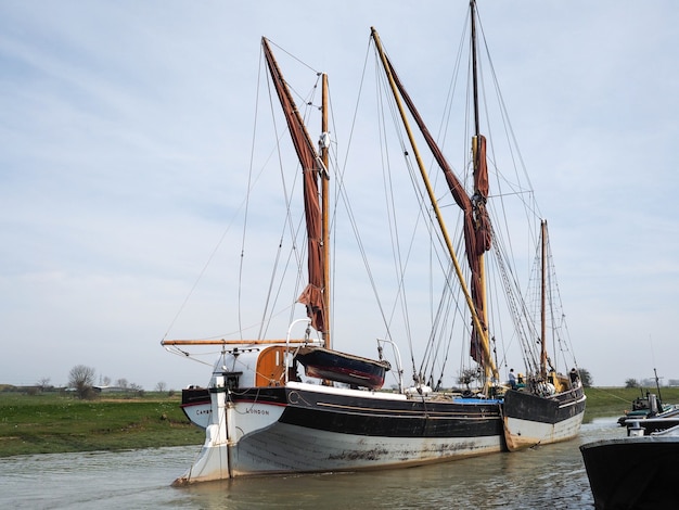 Zbliżenie na odrestaurowaną barkę żaglową Cambria Thames w Faversham Kent