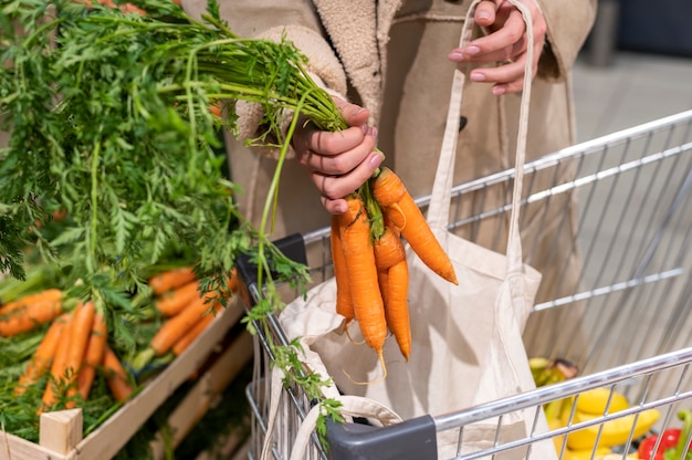 Zbliżenie na pojemniki na żywność zero waste