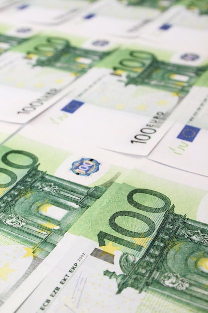 Zbliżenie na stos gotówki euro