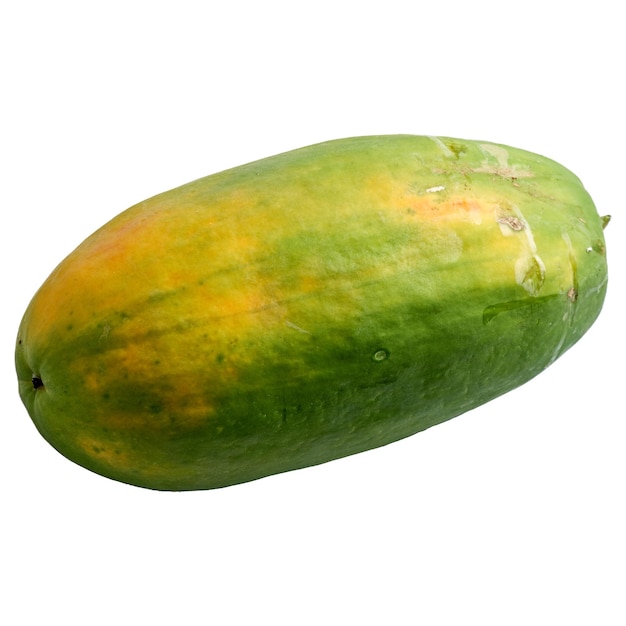 Zbliżenie niedojrzałych owoców papai w kolorach yellowgreen na białym tle