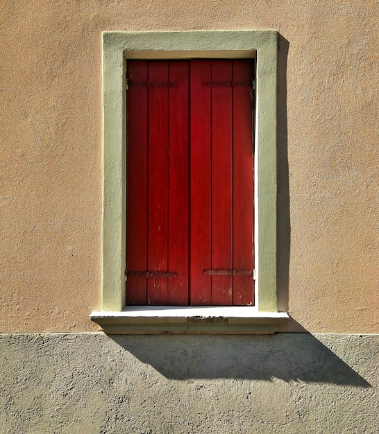 Zbliżenie okna domu