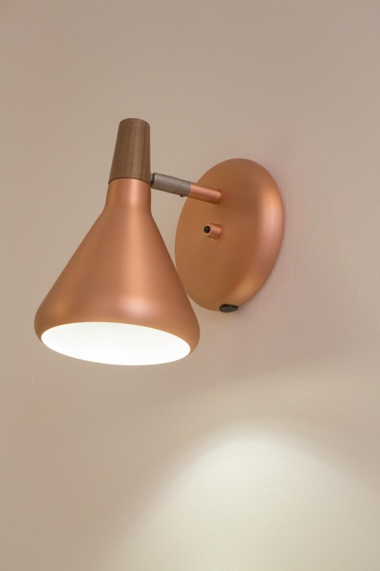 Zdjęcie zbliżenie oświetlonej lampy