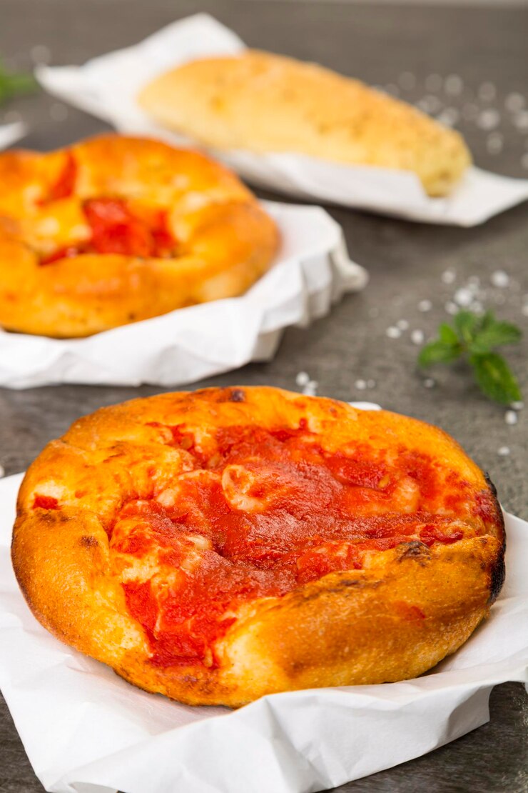 Zdjęcie zbliżenie pizzy na stole