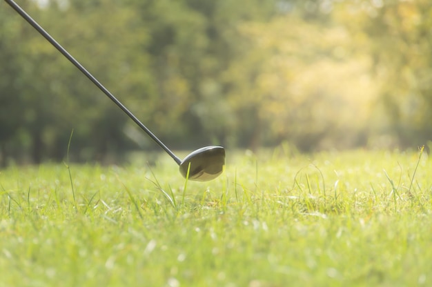 Zbliżenie pola golfowego na boisku