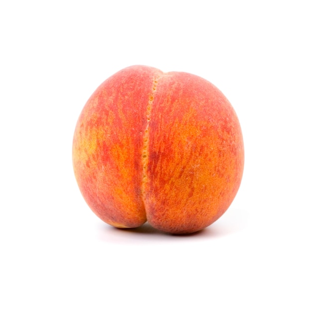Zdjęcie zbliżenie pomarańczowego jabłka na białym tle