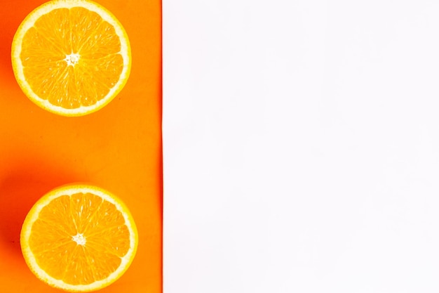 Zdjęcie zbliżenie pomarańczowego owocu na białym tle