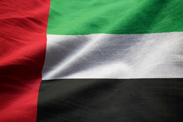 Zbliżenie potargane Zjednoczone Emiraty Arabskie flaga, Zjednoczone Emiraty Arabskie flaga wiejący wiatr