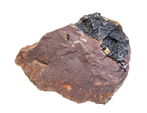 Zbliżenie próbki naturalnego minerału z kolekcji geologicznej Limonita brązowa skała rudy żelaza z Goethitem izolowanym na białym tle